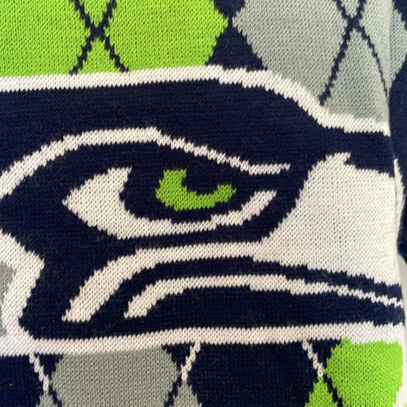 NFL TEAM APPAREL SEATTLE SEAHAWKS ARGYLE PRINT SWEATER NAVY BLUE & GREEN Size S - Picture 10 of 14